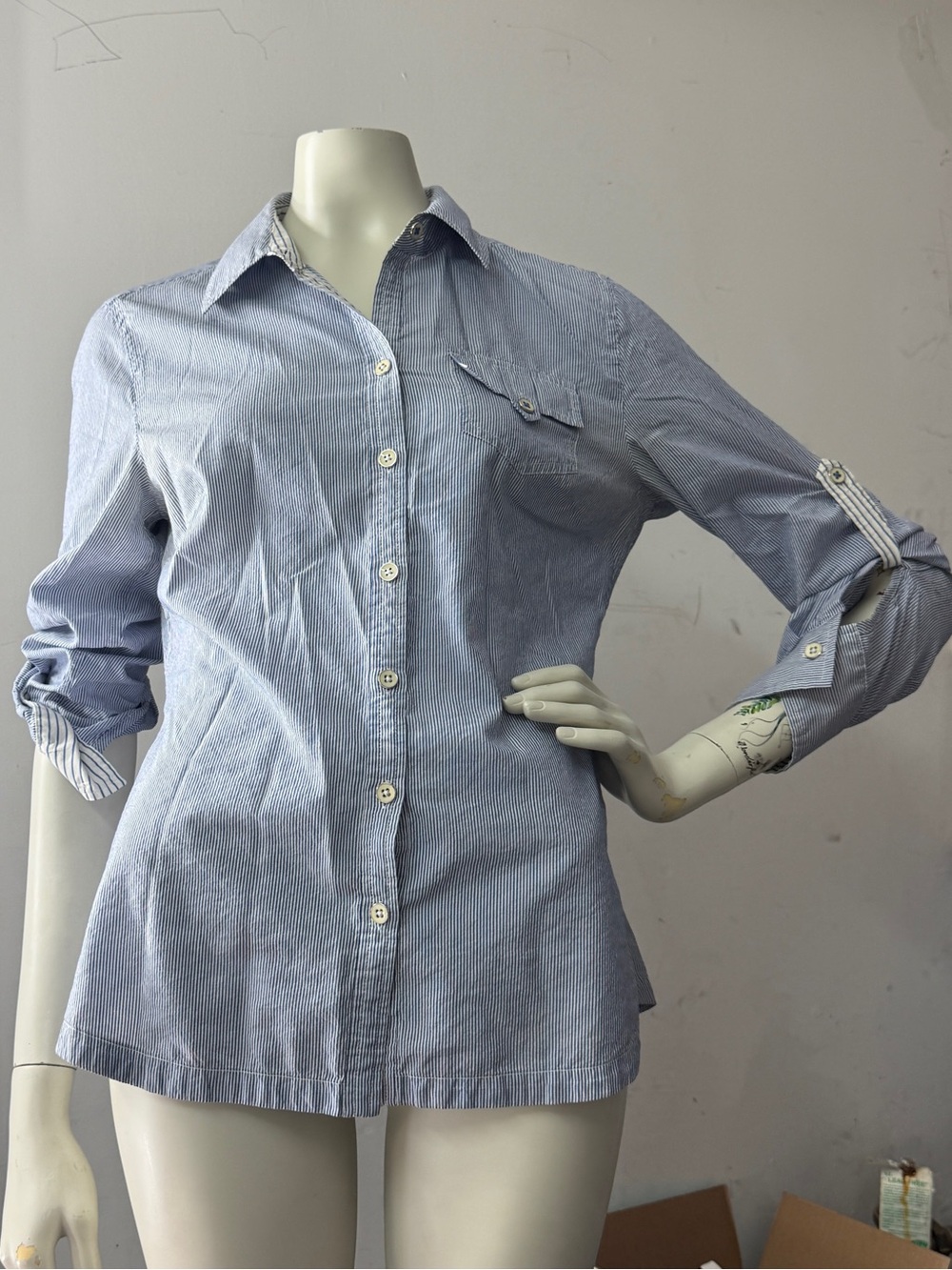 Women’s Banana republic striped white and blue button down shirt beachy coastal